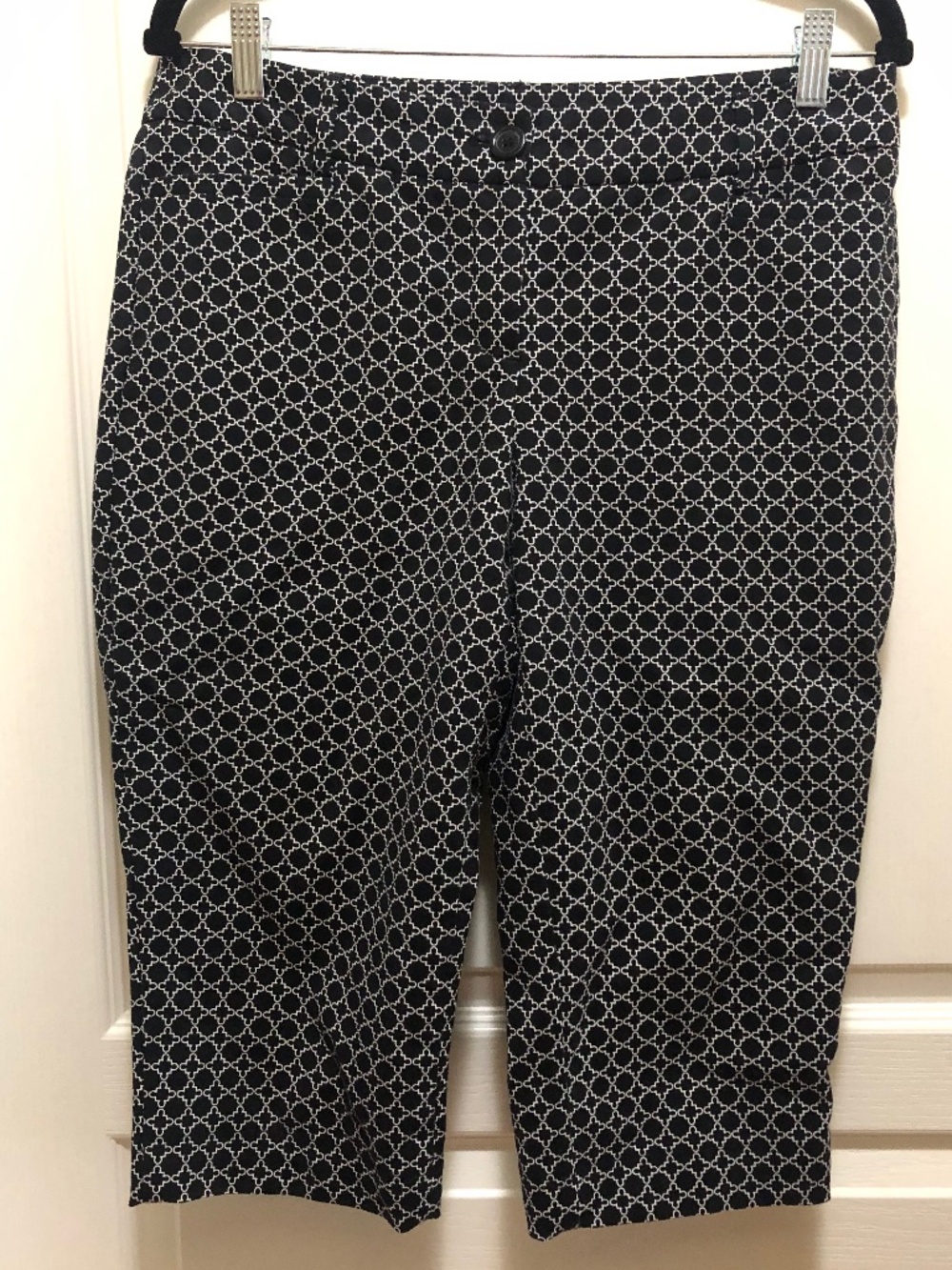 Dalia women’s Capri size 8 black white mosaic pattern